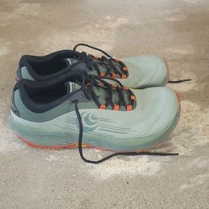 Topo Athletic Pursuit size 11